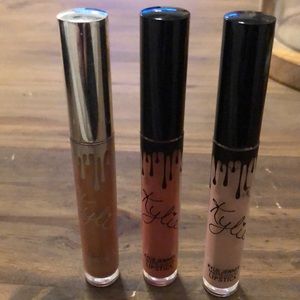 Kylie Jenner Gloss(1) and matte lipstick (2) New